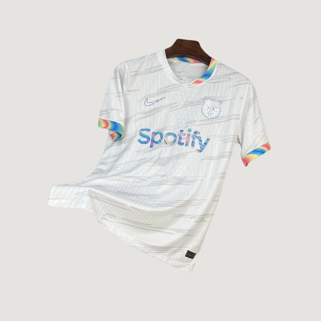 FC Barcelone – Maillot Concept 2025/26 – Blanc, Arc-en-Ciel
